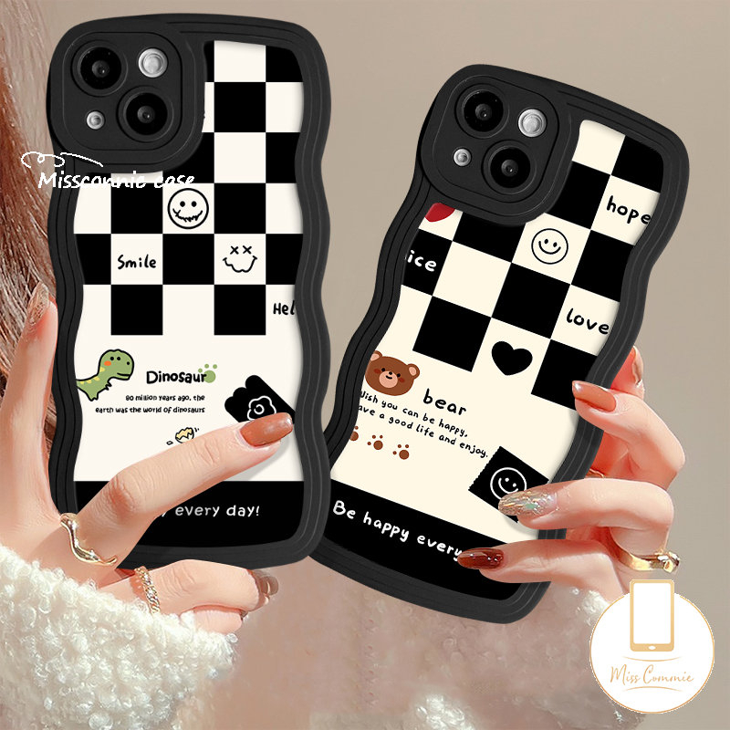 Casing Papan Catur Untuk Samsung A14 A13 A04 A04s A50 A12 A23 A04E A33 A03s A31 A32 A50s A21s A53 A52 A11 A30s A22 A52s A51 A02s A20 M32 Lembut Kartun Senyum Dinosaurus Kotak-Kotak Bergelombang Edge Case