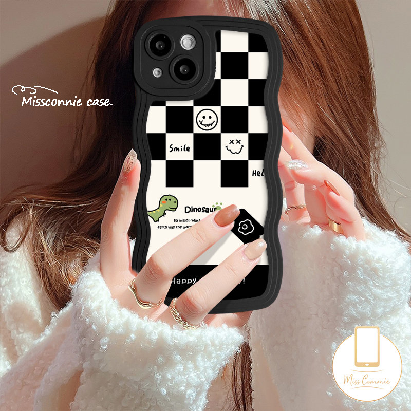 Casing Papan Catur Untuk Samsung A14 A13 A04 A04s A50 A12 A23 A04E A33 A03s A31 A32 A50s A21s A53 A52 A11 A30s A22 A52s A51 A02s A20 M32 Lembut Kartun Senyum Dinosaurus Kotak-Kotak Bergelombang Edge Case