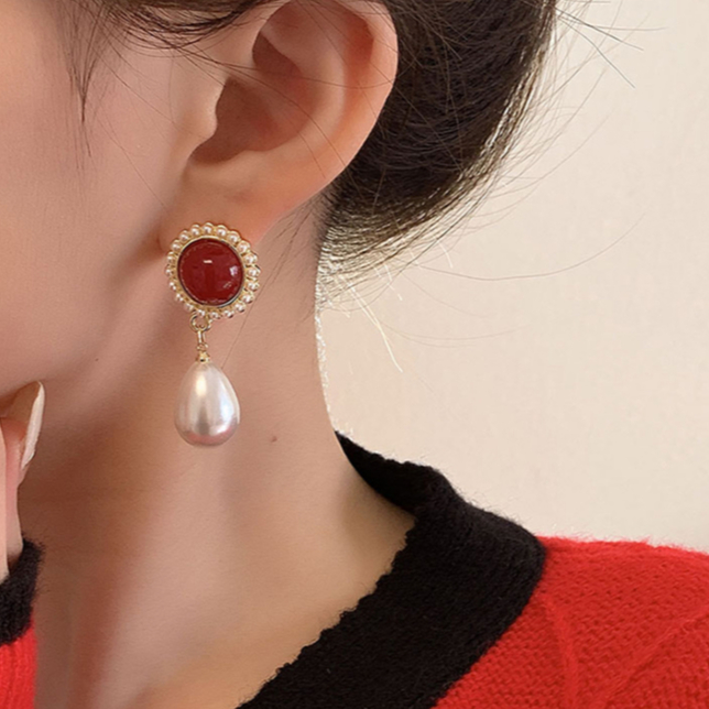 Anting Stud Desain Pita Warna Merah Gaya Retro Korea Untuk Wanita