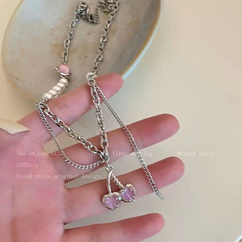 【Bayar di tempat】Kalung Mutiara Bentuk Hati Cherry Warna Pink Tulang Selangka Logam Musim Panas Manis Gaya Keren Ringan Mewah