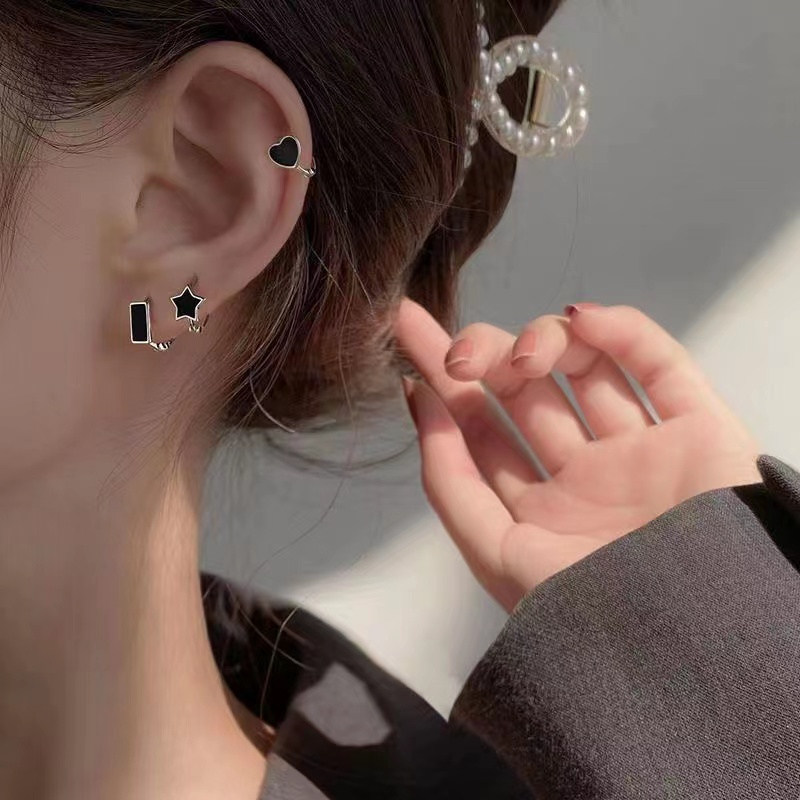 S925 Perak Hitam Indah Klip Telinga Wanita Mini Bulat Cincin Anting Pribadi High-End Anting-Anting