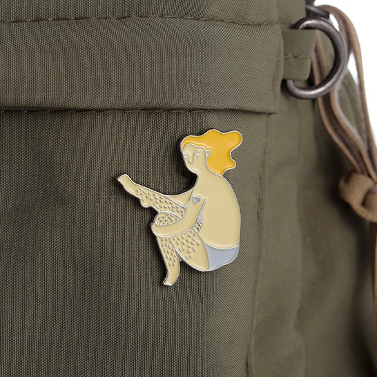 Feminist Enamel Pin Gadis Dengan Kaki Bros Kerah Lencana Feminisme Perhiasan Hadiah Untuk Teman Anak