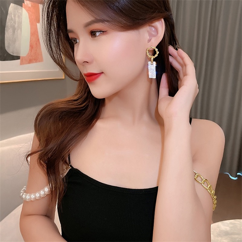 Eropa Amerika Hoop Geometris Anting-Anting Persegi s925 Perak Jarum Gaya Baru Berlian Super Flash Earrings Earrings Earrings