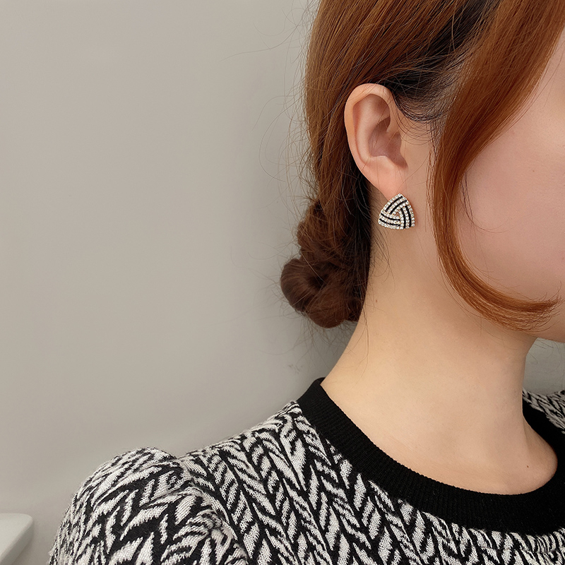 Anting Segitiga Hitam Vintage Untuk Wanita Aksesori Telinga Berlian glitter Korea