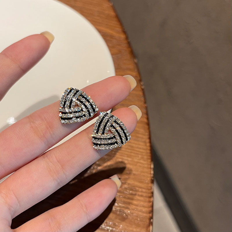 Anting Segitiga Hitam Vintage Untuk Wanita Aksesori Telinga Berlian glitter Korea