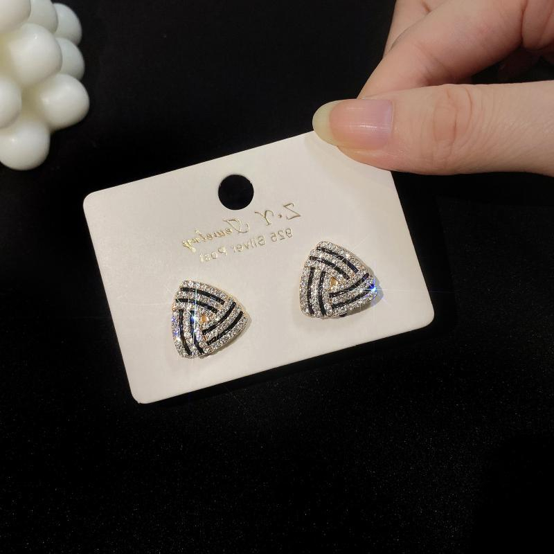 Anting Segitiga Hitam Vintage Untuk Wanita Aksesori Telinga Berlian glitter Korea