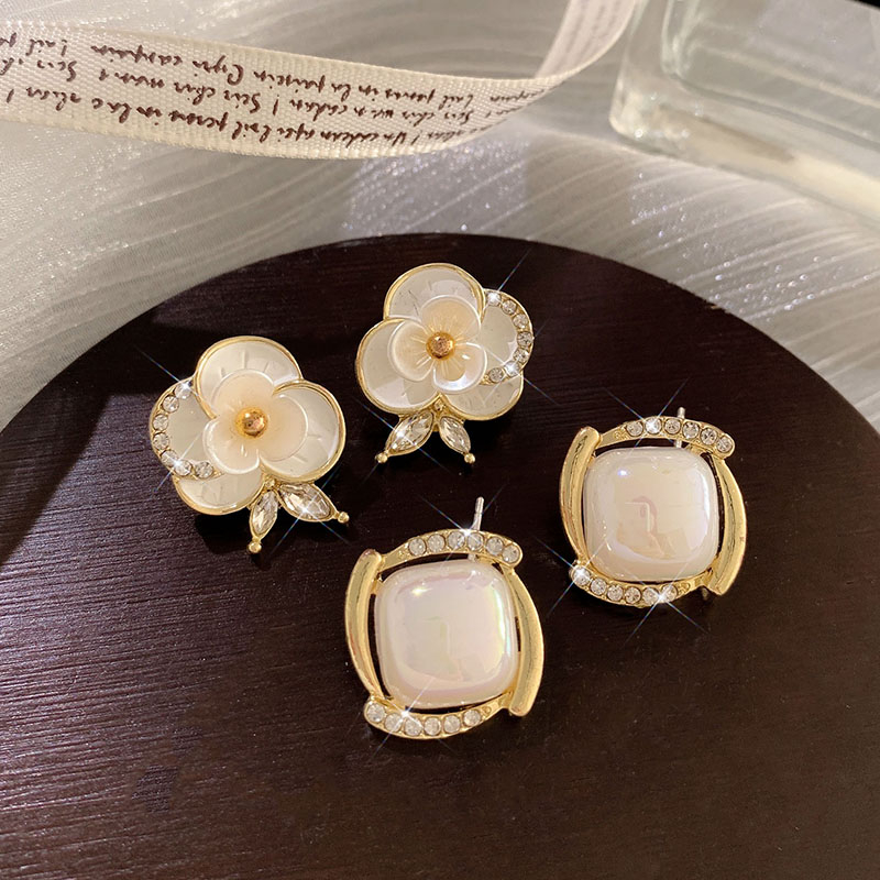 Anting Tusuk Mutiara, Anting Bunga tulip, Anting Baru