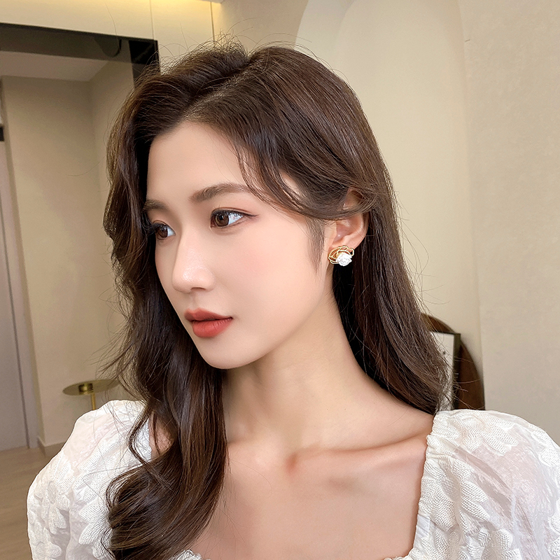 Anting Wanita Mawar Putih Elegan Korea