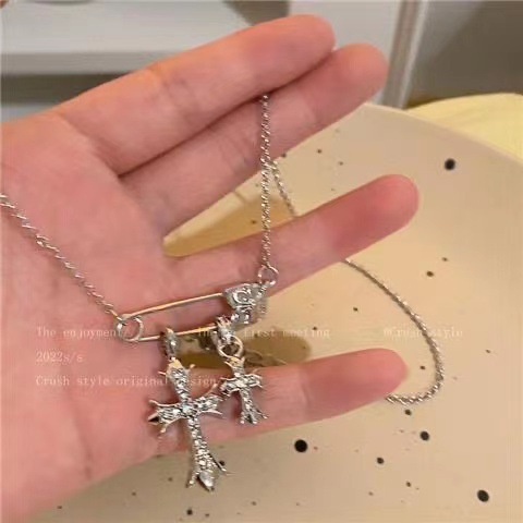 Salib Liontin Pin Berlian Kalung Necklace Aksesoris Wanita Cahaya Mewah Niche Tulang Selangka Rantai Perhiasan