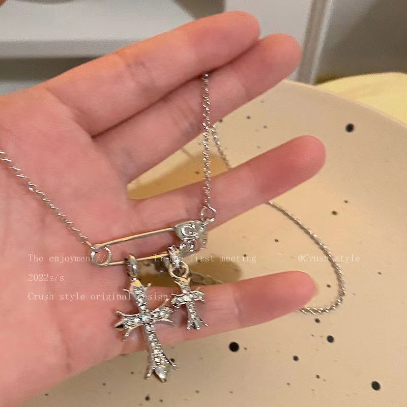 Salib Liontin Pin Berlian Kalung Necklace Aksesoris Wanita Cahaya Mewah Niche Tulang Selangka Rantai Perhiasan