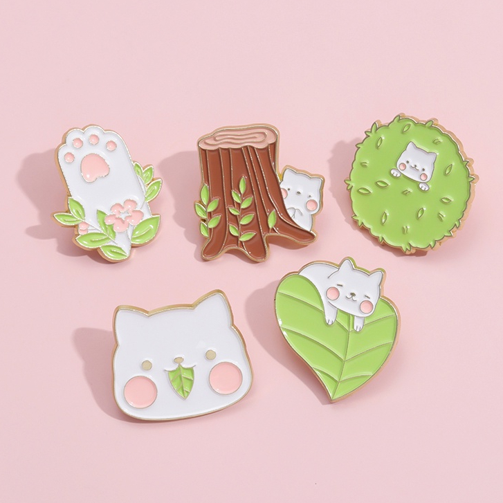 Kartun Hewan Bros Lucu Putih Daun Kucing Enamel Pin Pakaian Kerah Lapel Pin Lencana Logam Perhiasan Hadiah Untuk Teman Anak-Anak