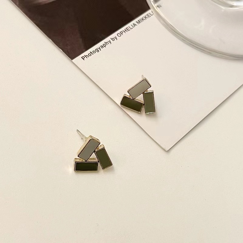 Anting Kait Gantung Desain Kucing Hitam Putih hollow Hias Mutiara + Berlian Gaya Eropa / Amerika Untuk Wanita