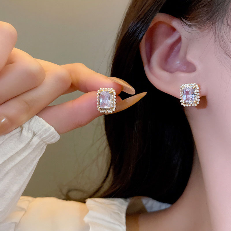 Kualitas Tinggi925 Perak Jarum Sederhana Persegi Zirkon Anting Untuk Wanita Mewah Populer Geometris Indah Perhiasan