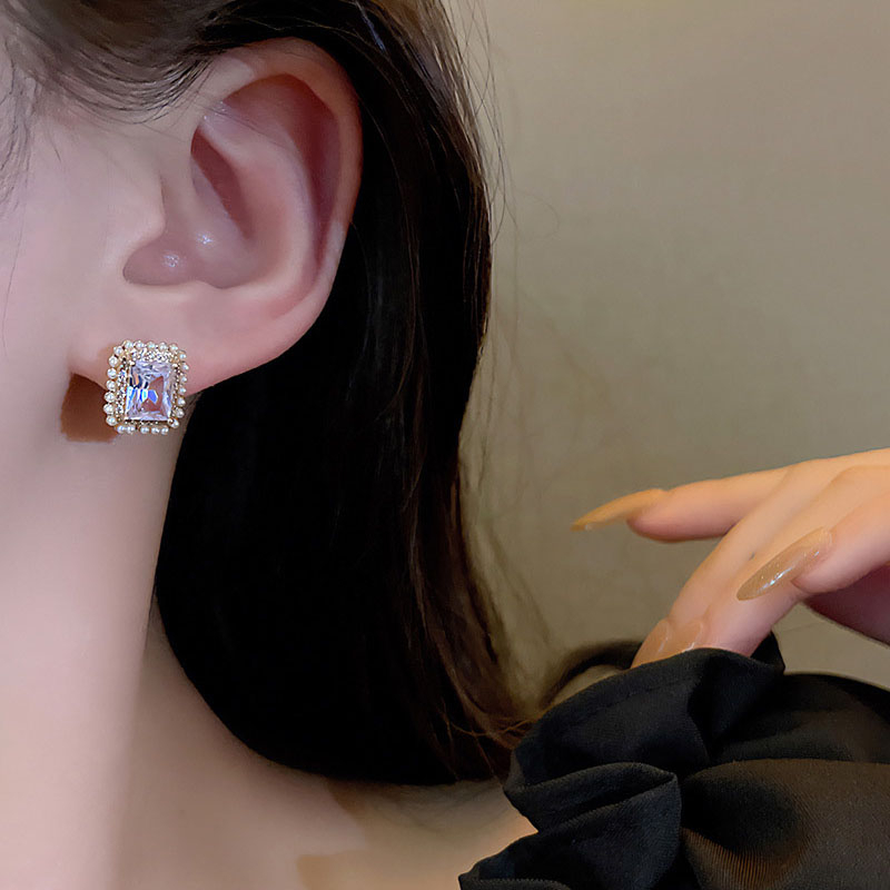 Kualitas Tinggi925 Perak Jarum Sederhana Persegi Zirkon Anting Untuk Wanita Mewah Populer Geometris Indah Perhiasan