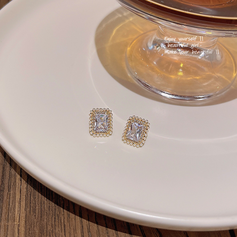 Kualitas Tinggi925 Perak Jarum Sederhana Persegi Zirkon Anting Untuk Wanita Mewah Populer Geometris Indah Perhiasan