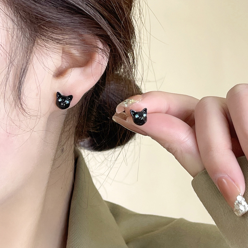 Fashion Korea Kucing Hitam Styling Manis Pedas Anting Sederhana Anting Wanita Stud Earrings