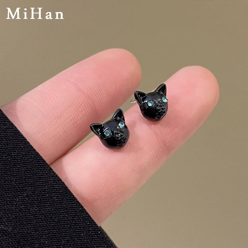 Fashion Korea Kucing Hitam Styling Manis Pedas Anting Sederhana Anting Wanita Stud Earrings