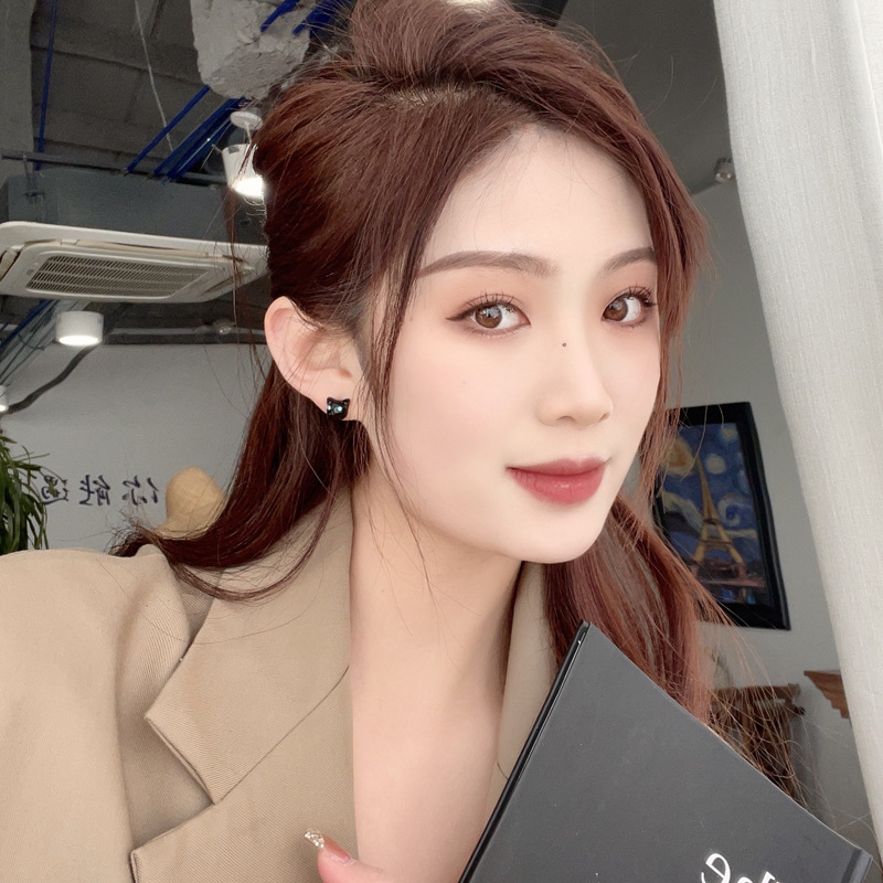 Fashion Korea Kucing Hitam Styling Manis Pedas Anting Sederhana Anting Wanita Stud Earrings