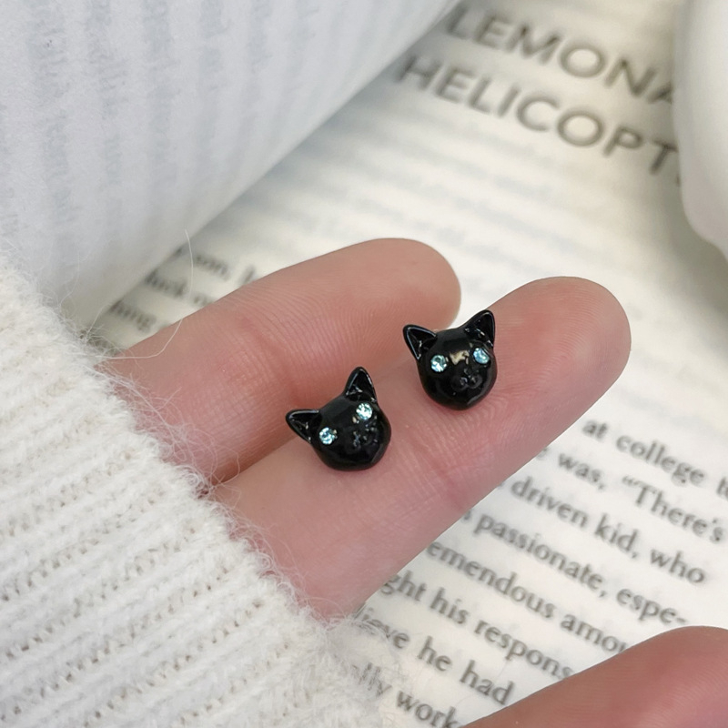 Fashion Korea Kucing Hitam Styling Manis Pedas Anting Sederhana Anting Wanita Stud Earrings