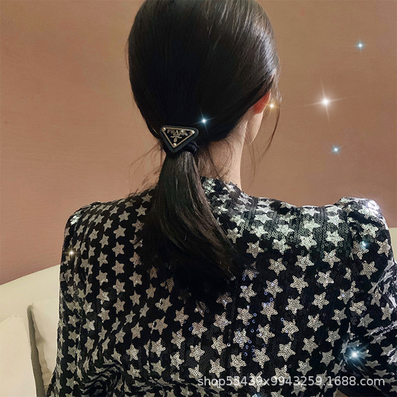 Ikat Rambut Huruf Segitiga Logam Tali Rambut Hitam Elastis Tinggi Sederhana Basic Ladies Hair Tie Aksesoris Rambut Gadis Kecil