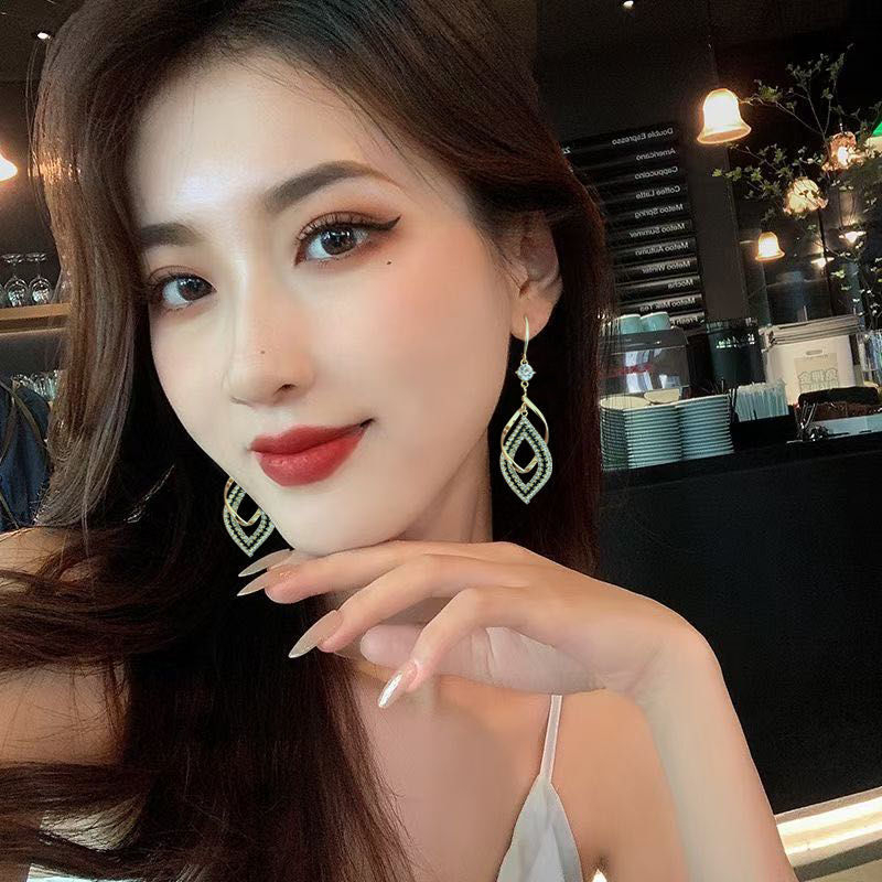 Anting Bunga Daisy Gadis Huruf Oval Rumbai Panjang Asimetris Stud Hadiah Ulang Tahun Acara Penting