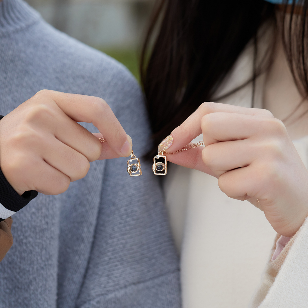 2pc Set Kalung Melingkar Bulan Matahari Berongga Liontin Pasangan Magnetik 100bahasa I Love You