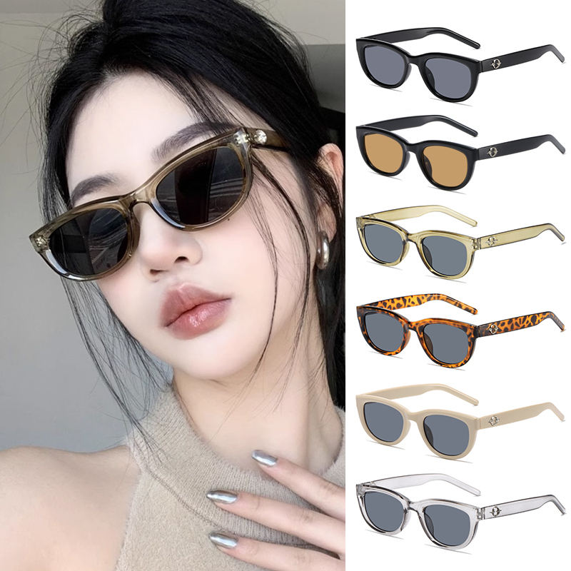 【COD】Kacamata Fashion Vintage Kacamata Hitam Tahan Uv Sunglasses Y2K Korea Bingkai Kecil Menunjuk Mata Kucing Bintang Gaya