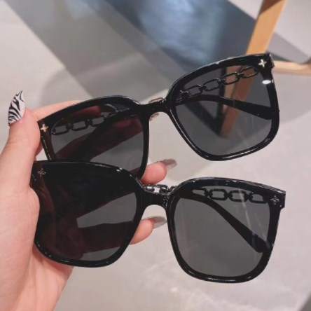 【Bayar di tempat】Vintage Square Large Frame Kacamata Hitam Wanita Pribadi Metal Punk Serbaguna Sunglasses Candi Perlindungan UV