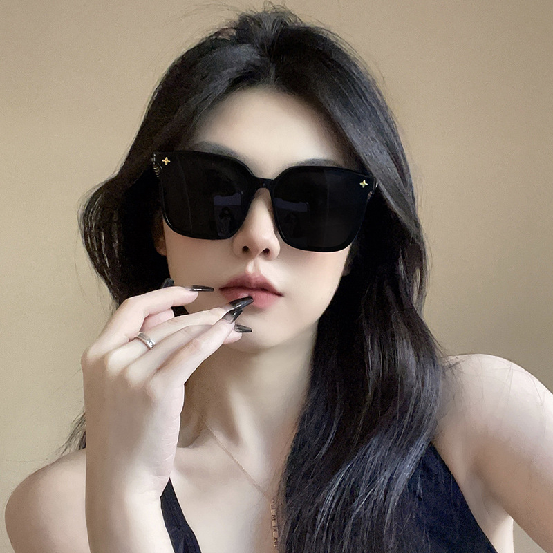 【Bayar di tempat】Vintage Square Large Frame Kacamata Hitam Wanita Pribadi Metal Punk Serbaguna Sunglasses Candi Perlindungan UV