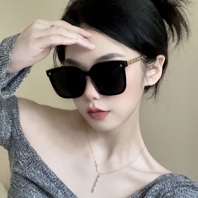 【Bayar di tempat】Vintage Square Large Frame Kacamata Hitam Wanita Pribadi Metal Punk Serbaguna Sunglasses Candi Perlindungan UV