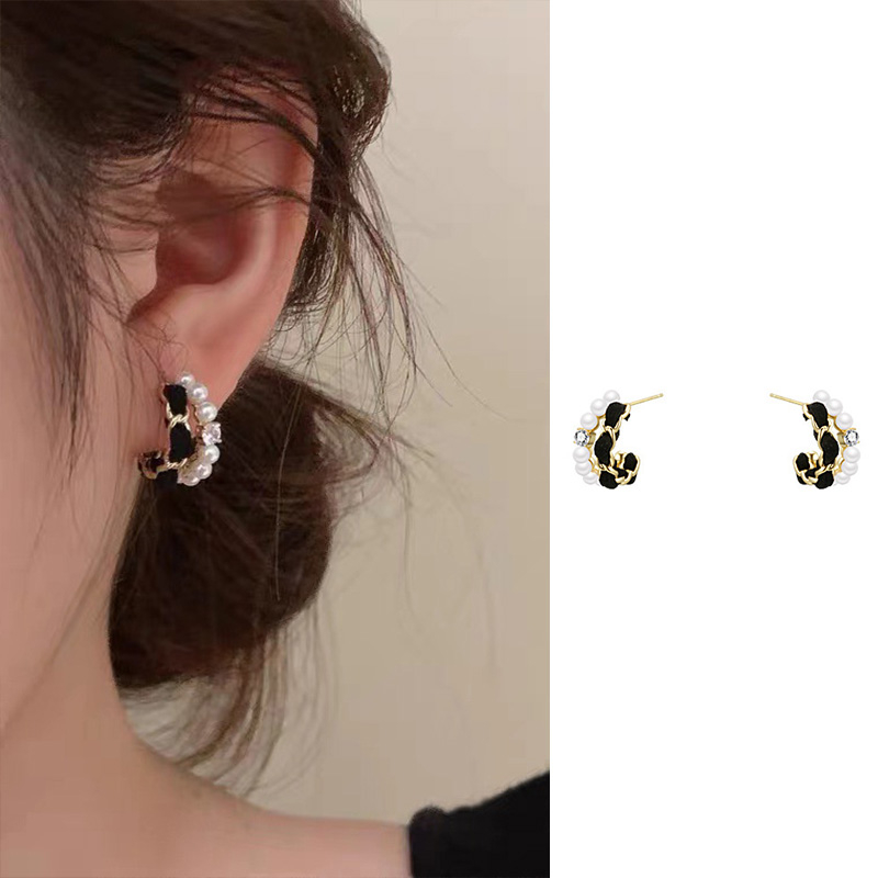 【Bayar di tempat】Berbentuk C Vintage Elegan Mutiara Berlian Emas Baja Titanium Wanita Fashion Perhiasan Stud Earrings