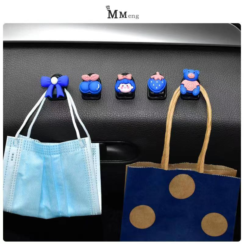 Car Creative Blue Girl Invisible Hook, Pengait Hias Kartun Strawberry Mobil