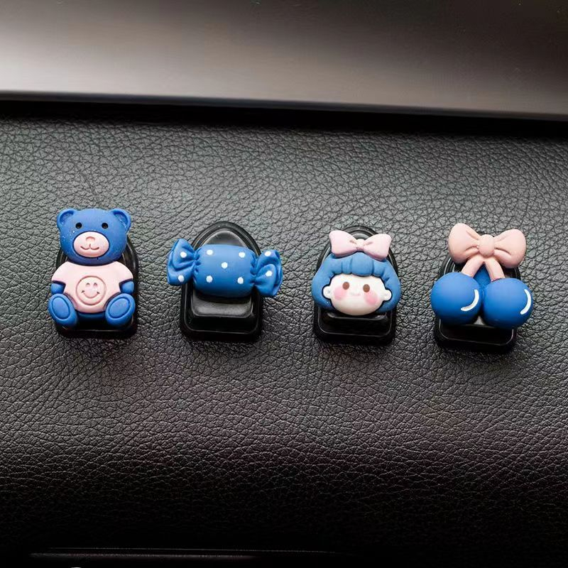 Car Creative Blue Girl Invisible Hook, Pengait Hias Kartun Strawberry Mobil