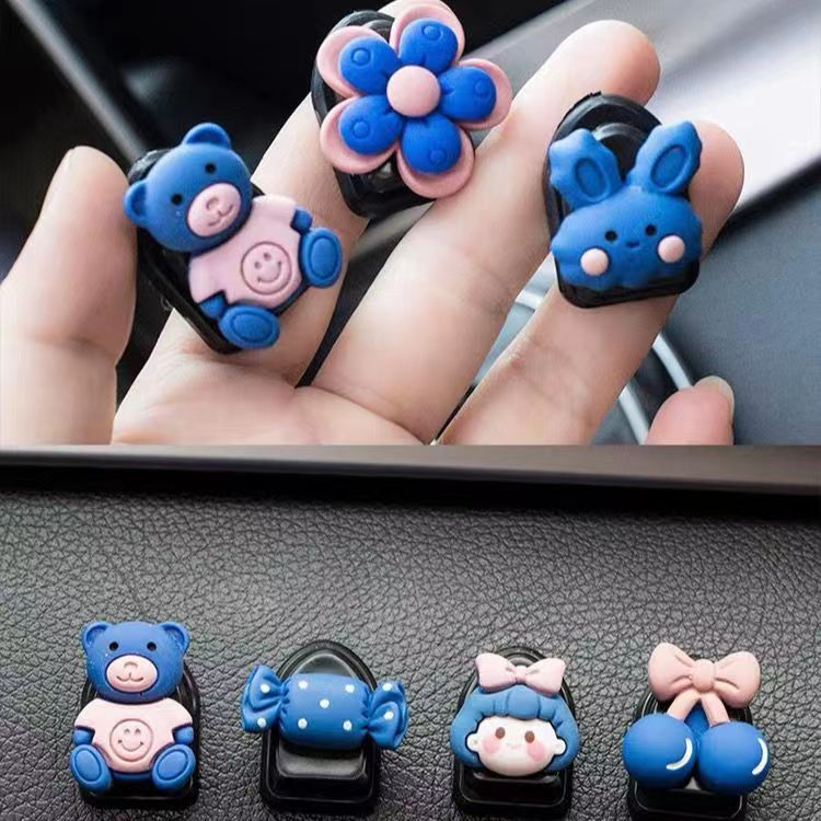 Car Creative Blue Girl Invisible Hook, Pengait Hias Kartun Strawberry Mobil