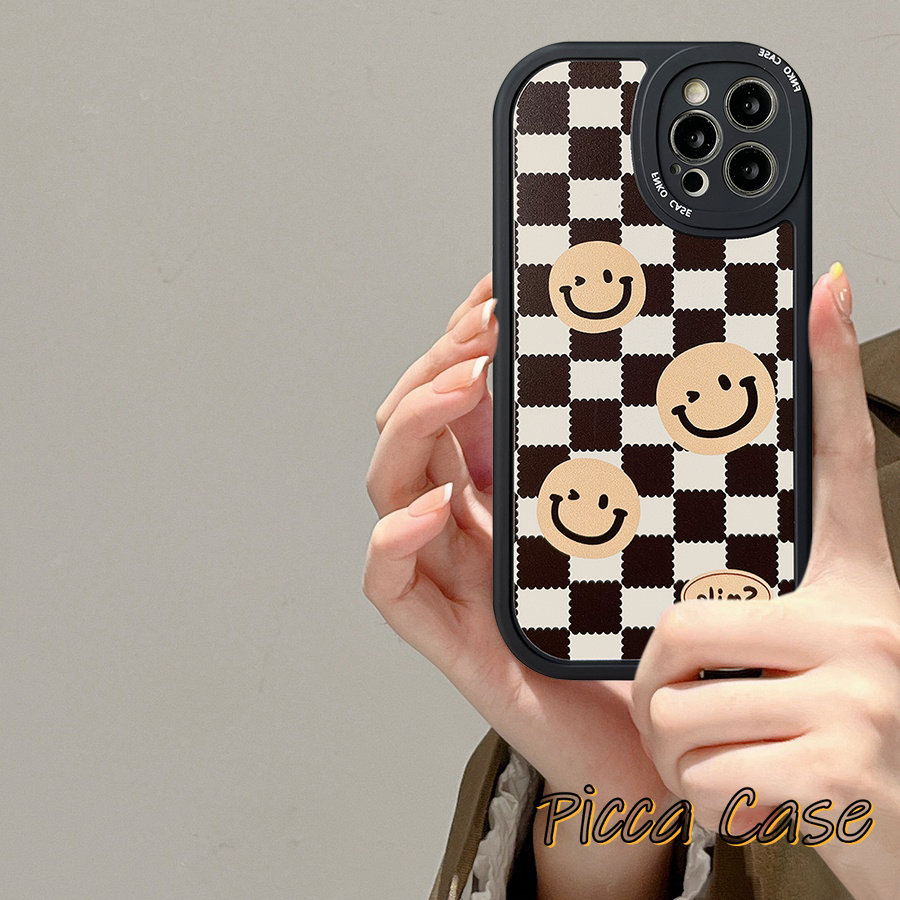 IPHONE Fashion Milk Tea Bear Motif Kotak-Kotak Case Kompatibel Untuk Iphone11 14 13 12 Pro MAX 6 6s Plus Iphone7 8 Plus XR X XS MAX SE 2020kotak Garis Smile Lembut TPU Penutup Belakang