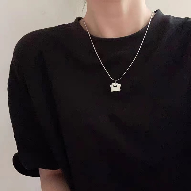 Kalung Baja Titanium Wajah Tersenyum Monster Kecil Y2K Woman Hip Hop Simple Necklace