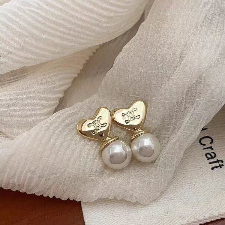 Anting Mutiara Minimalis Gaya Perancis