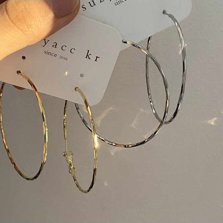 Desain Niche Minimalis Anting Logam Besar Wanita Model Baru Bulat Tren Cocok Anting Logam Wanita, An