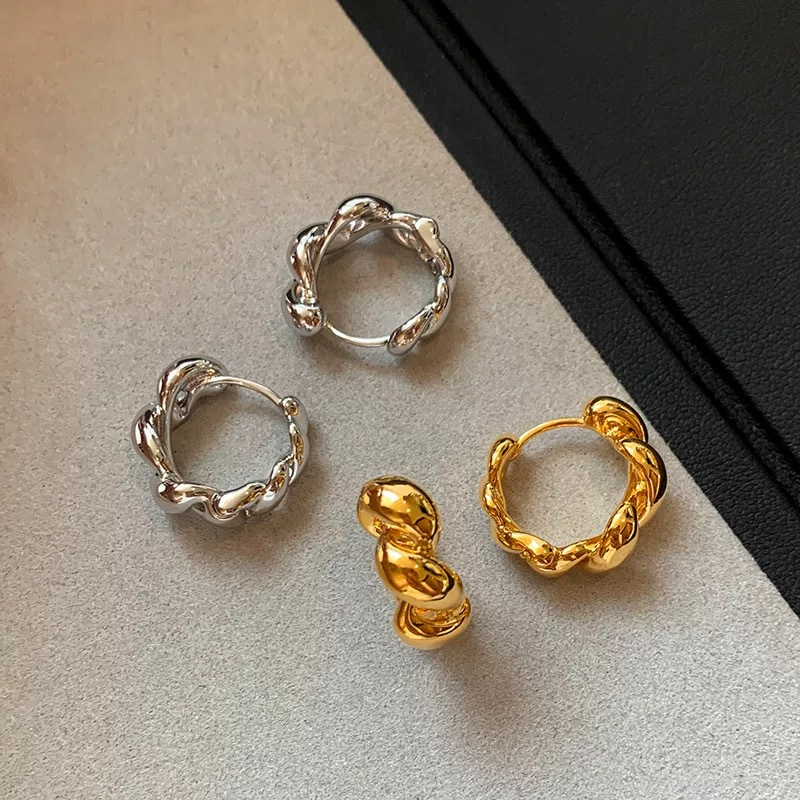 Anting Putar Emas Gaya Amerika Eropa Wanita Memutar Anting Logam Bulat Anting Emas Wanita