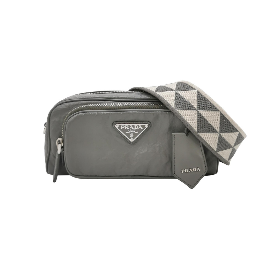 Prada Tas Selempang dan Tas Bahu Kulit Domba Warna Solid dengan Logo Segitiga