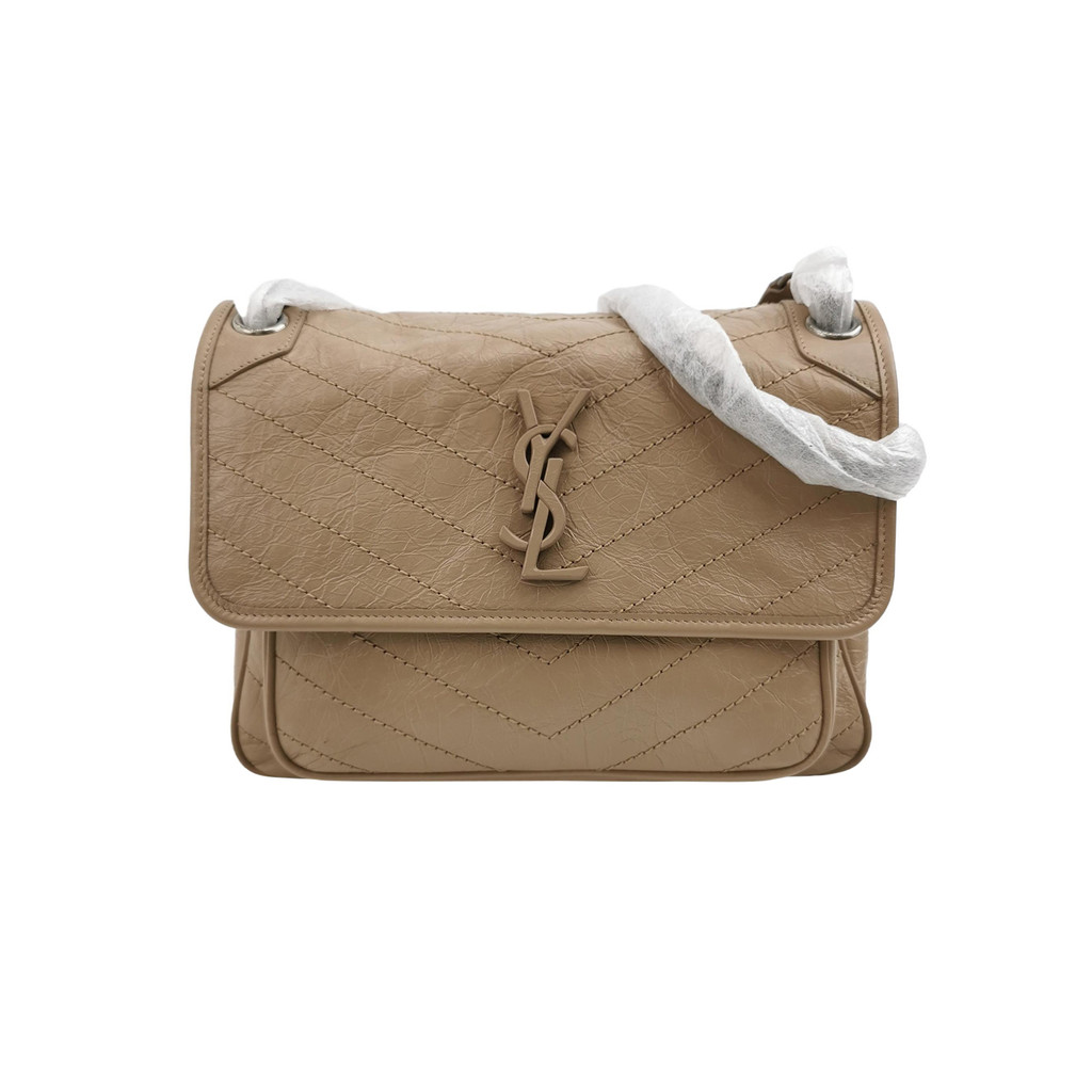 Saint Laurent Niki Medium Tas Bahu Kulit Sapi Berlapis Lilin Warna Solid dengan Jahitan V dan Logo Y