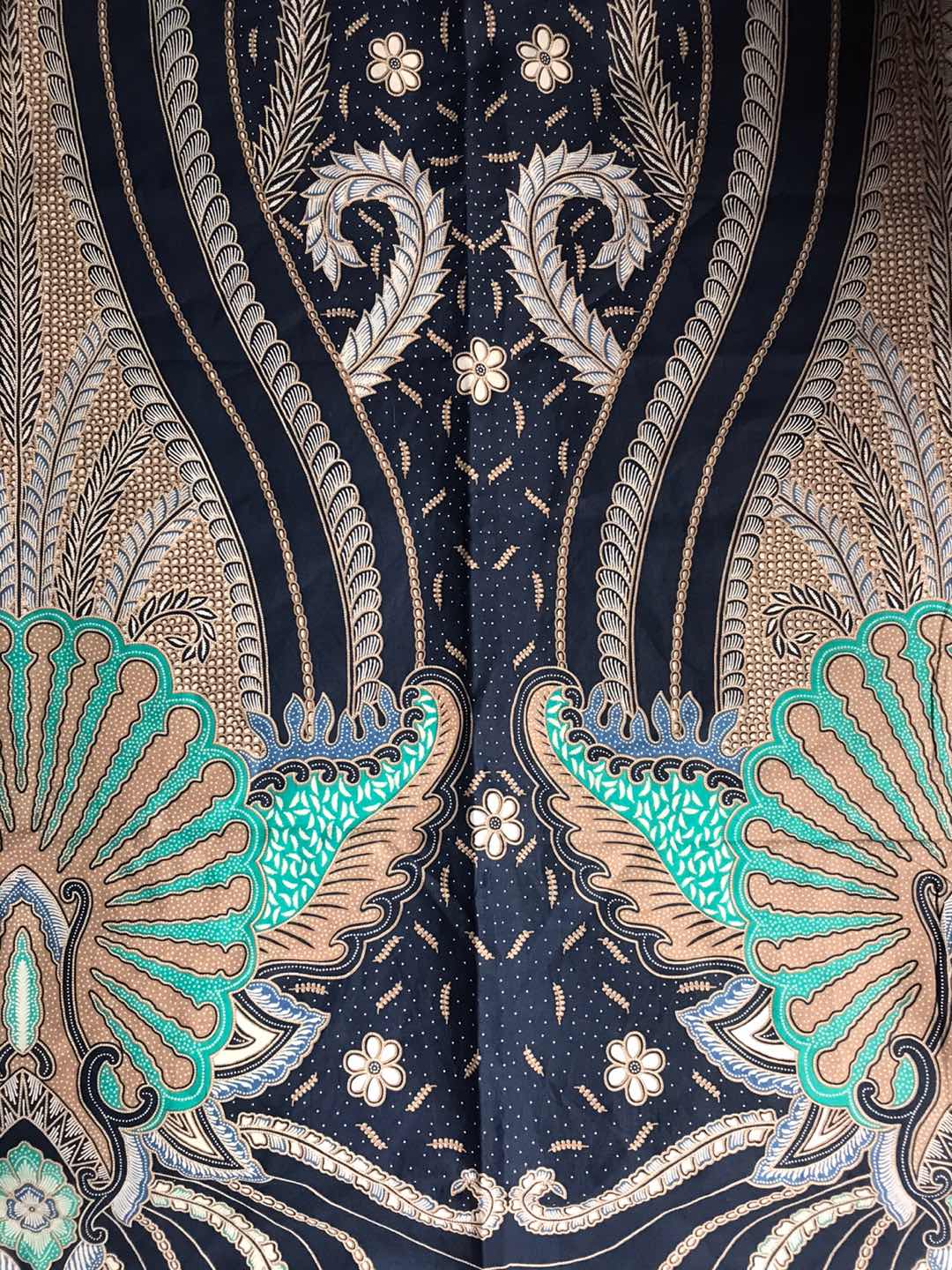 Kain Batik Solo Motif Modern Warna Dasar Navy