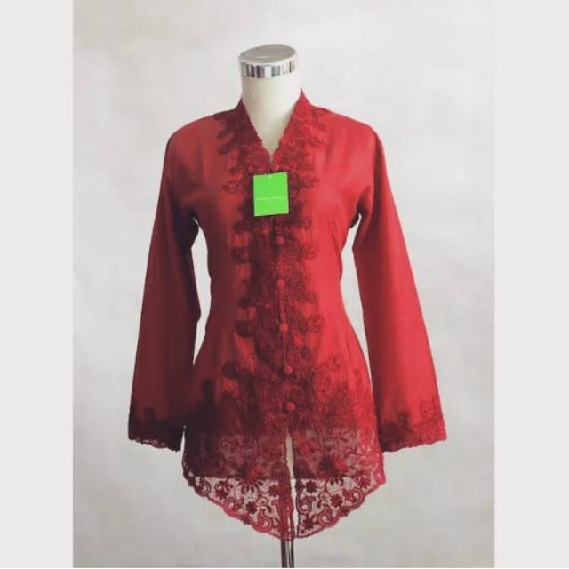 Kebaya merah maroon