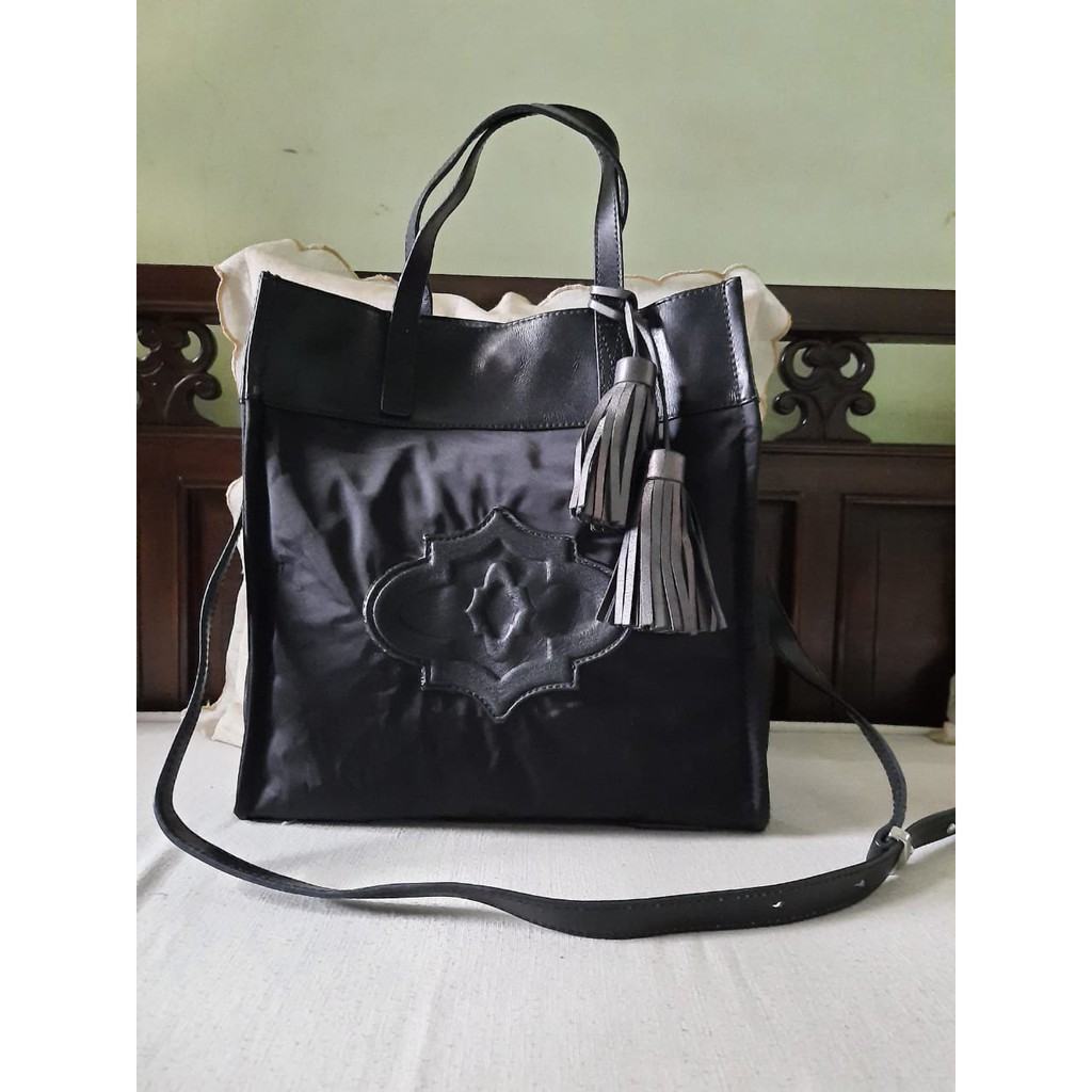 Tas Wanita Branded Second Oryani Tas Selempang & Bahu
