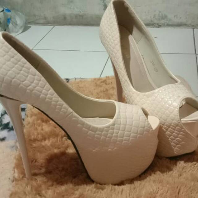 Sepatu high heels 12 cm