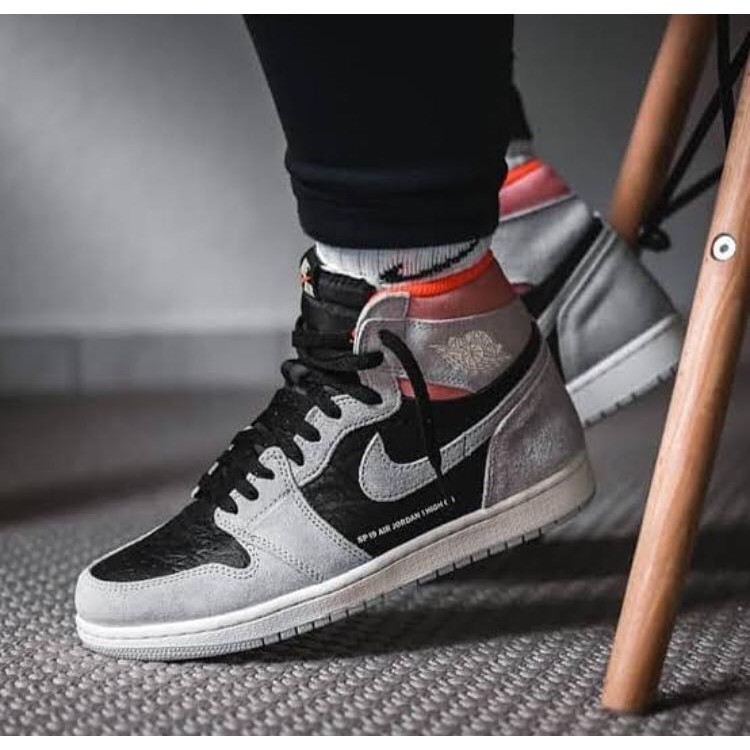 air jordan 1 retro high og neutral grey hyper crimson