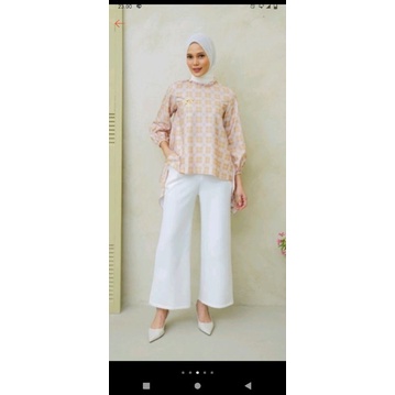 wearing klamby mia blouse honey