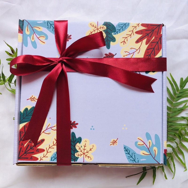 

BOX UKURAN 21x21x5/ box hampers / kotak kado / box kado / tempat kado / box hampers Happy birthday