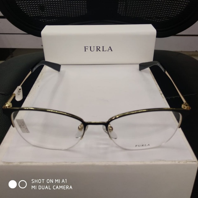 Kacamata Furla