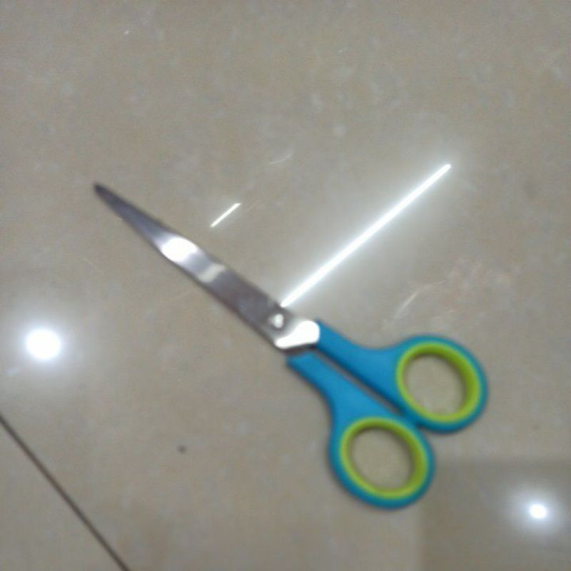 

Gunting kertas Emigo